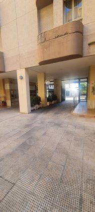 Foto 2 de Alquiler de piso en La Buhaira de 2 habitaciones con piscina y garaje