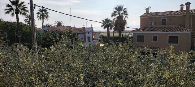 Foto 2 de Venta de chalet en calle De la Malvarrosa de 4 habitaciones con terraza y jardín