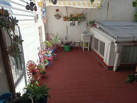 Foto 1 de Casa en venda a calle San Guillermo de 4 habitacions amb terrassa i aire acondicionat