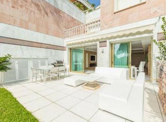 Foto 2 de Dúplex en venda a Puerto Banús de 3 habitacions amb terrassa i piscina