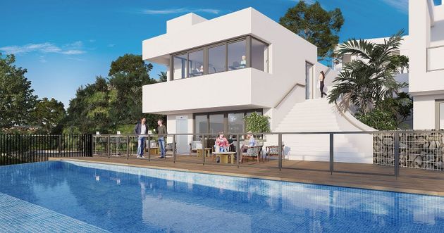 Foto 1 de Venta de casa en Riviera del Sol de 3 habitaciones con terraza y piscina