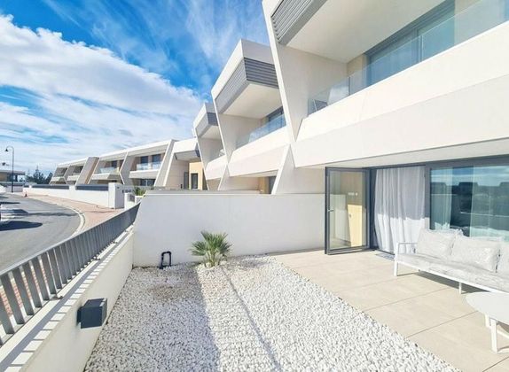 Foto 2 de Casa en lloguer a El Faro de Calaburra - Chaparral de 3 habitacions amb terrassa i piscina