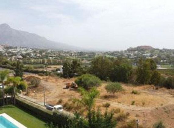 Foto 2 de Venta de terreno en Benahavís de 1218 m²