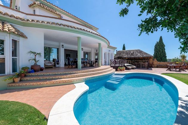 Foto 1 de Xalet en venda a Istán de 4 habitacions amb terrassa i piscina