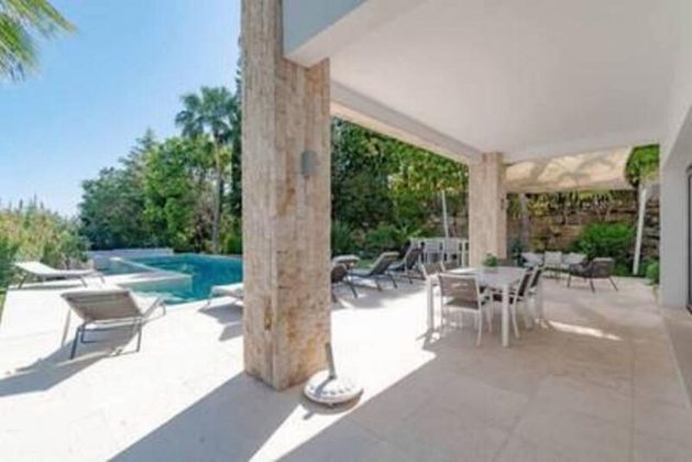 Foto 2 de Xalet en lloguer a Paraíso - Atalaya- Benamara de 5 habitacions amb terrassa i piscina
