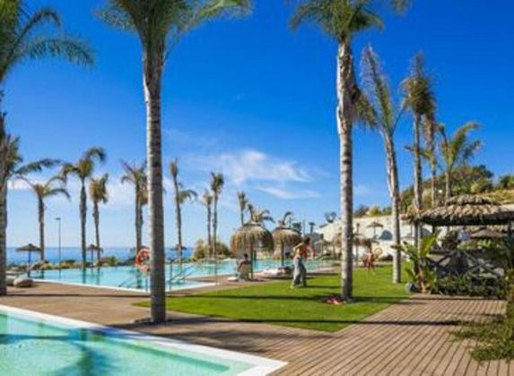 Foto 2 de Pis en venda a El Faro de Calaburra - Chaparral de 3 habitacions amb terrassa i piscina