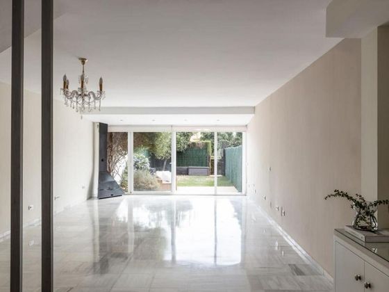 Foto 2 de Casa adossada en venda a Nagüeles Alto de 4 habitacions amb terrassa i piscina