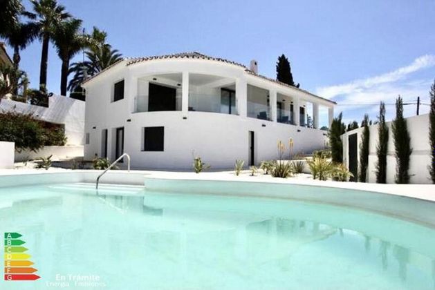 Foto 1 de Chalet en alquiler en Elviria de 5 habitaciones con terraza y piscina
