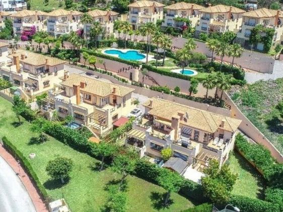 Foto 1 de Casa en venda a Riviera del Sol de 3 habitacions amb terrassa i piscina