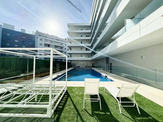 Foto 2 de Pis en lloguer a Nueva Andalucía centro de 2 habitacions amb terrassa i piscina