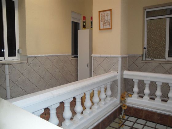 Foto 2 de Casa adossada en venda a calle Barcelo de 5 habitacions amb terrassa i garatge