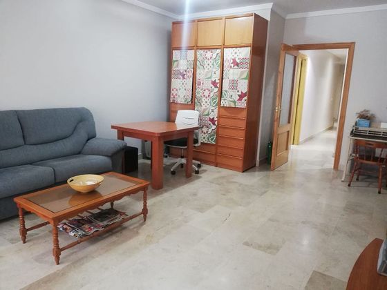 Foto 1 de Piso en venta en Melilla de 2 habitaciones con garaje y ascensor