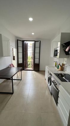 Foto 2 de Pis en lloguer a Melilla de 2 habitacions amb mobles i aire acondicionat