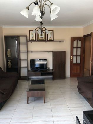 Foto 2 de Pis en lloguer a Melilla de 4 habitacions amb mobles i aire acondicionat