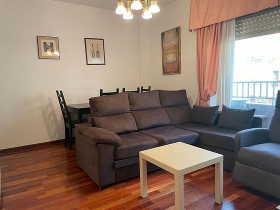 Foto 2 de Pis en lloguer a Centro - Huelva de 3 habitacions amb garatge i mobles