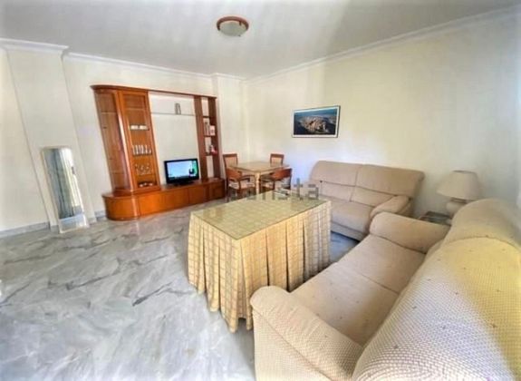 Foto 2 de Alquiler de piso en Conquero - San Sebastián de 1 habitación con muebles y balcón