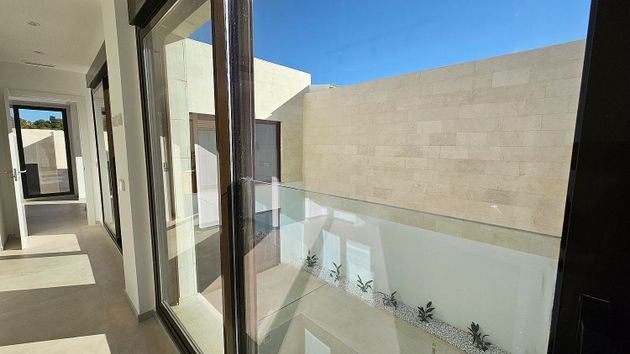 Foto 1 de Casa adosada en alquiler en Rocafort de 4 habitaciones con terraza y piscina