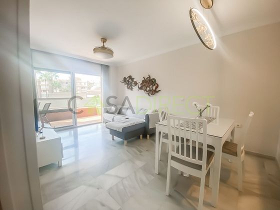Foto 2 de Piso en alquiler en Centro Internacional de 2 habitaciones con terraza y piscina