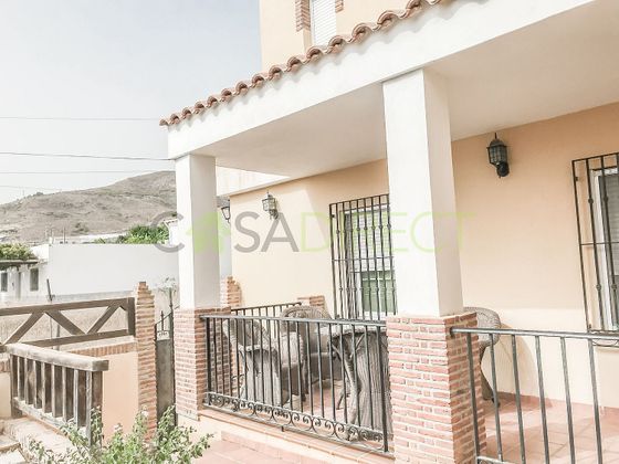 Foto 1 de Chalet en venta en Salobreña de 3 habitaciones con terraza y garaje