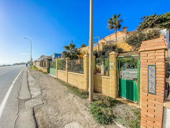 Foto 1 de Chalet en venta en Benajarafe – Almayate de 5 habitaciones con terraza y piscina