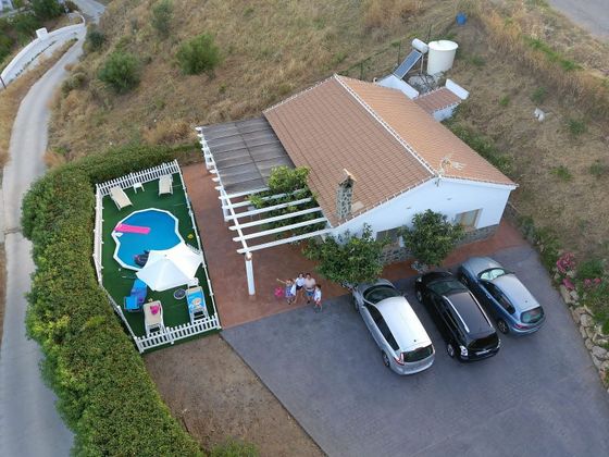 Foto 1 de Alquiler de chalet en Cómpeta de 3 habitaciones con terraza y piscina