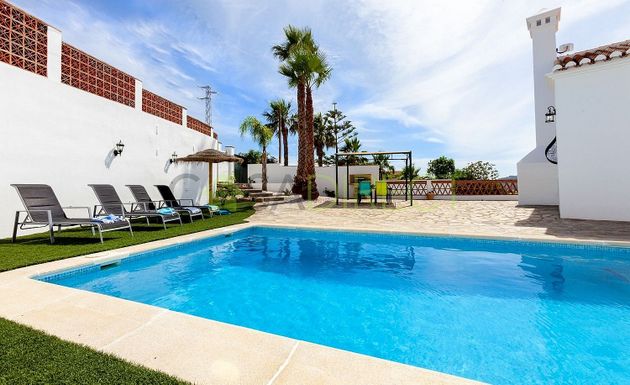Foto 2 de Xalet en lloguer a La Herradura de 2 habitacions amb terrassa i piscina