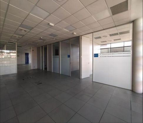 Foto 1 de Alquiler de oficina en Camas de 210 m²