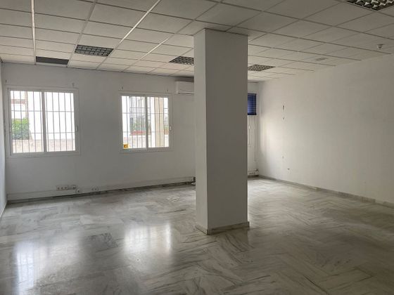 Foto 2 de Venta de oficina en La Buhaira de 513 m²