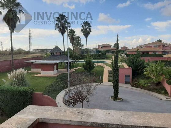 Foto 2 de Venta de casa en Las Vaguadas - Urb. del Sur de 6 habitaciones con terraza y piscina