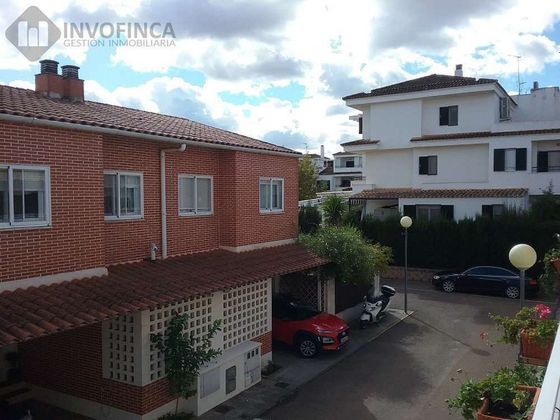 Foto 1 de Venta de casa en Las Vaguadas - Urb. del Sur de 5 habitaciones con terraza y piscina