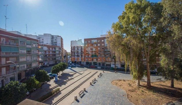 Foto 2 de Pis en venda a Santa Marina - La Paz de 2 habitacions amb terrassa i ascensor