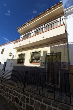Foto 2 de Casa en venda a calle Moro de 4 habitacions amb balcó