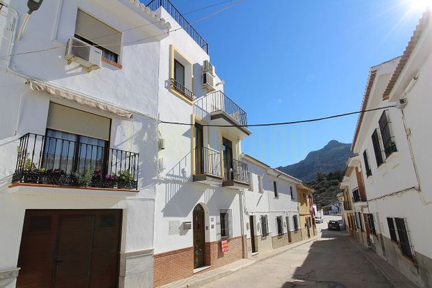 Foto 1 de Casa en venda a calle Fuente de 4 habitacions amb terrassa i balcó