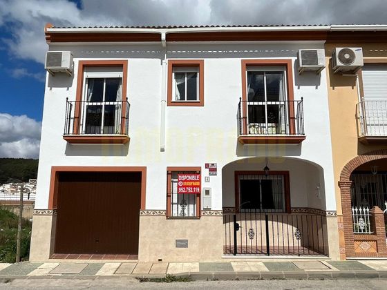Foto 1 de Casa en venda a calle Solidaridad de 5 habitacions amb terrassa i garatge
