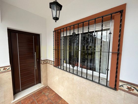 Foto 2 de Casa en venda a calle Solidaridad de 5 habitacions amb terrassa i garatge