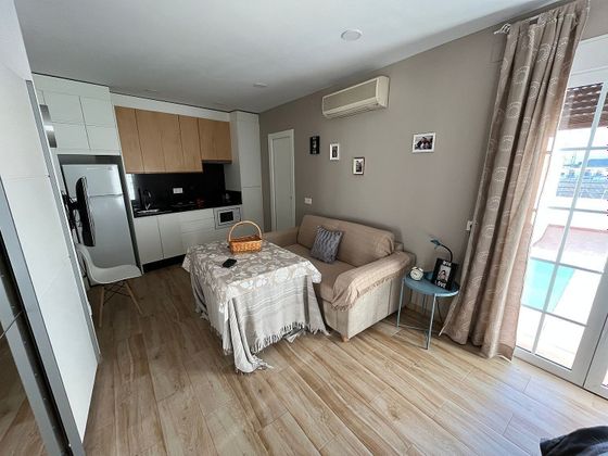 Foto 1 de Piso en alquiler en calle Villanueva de Tapia de 1 habitación con terraza y muebles