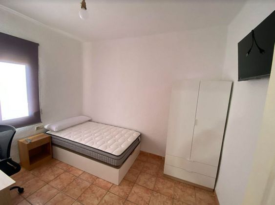 Foto 2 de Alquiler de piso en L´Amistat de 3 habitaciones con muebles y aire acondicionado