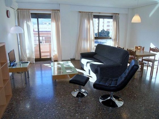 Foto 1 de Alquiler de piso en Mestalla de 2 habitaciones con muebles y balcón