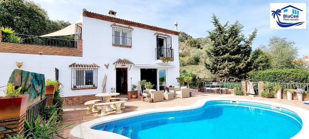 Foto 1 de Casa en venda a Comares de 2 habitacions amb terrassa i piscina