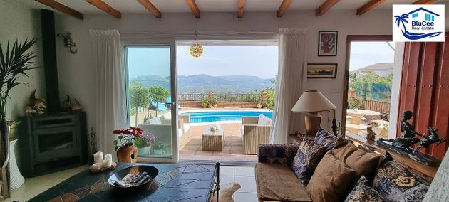 Foto 2 de Casa en venda a Comares de 2 habitacions amb terrassa i piscina