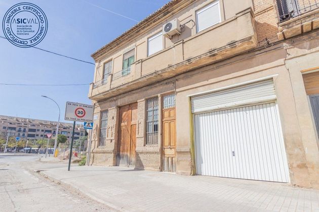 Foto 1 de Venta de casa en El Castellar-L´Oliveral de 9 habitaciones con terraza y garaje