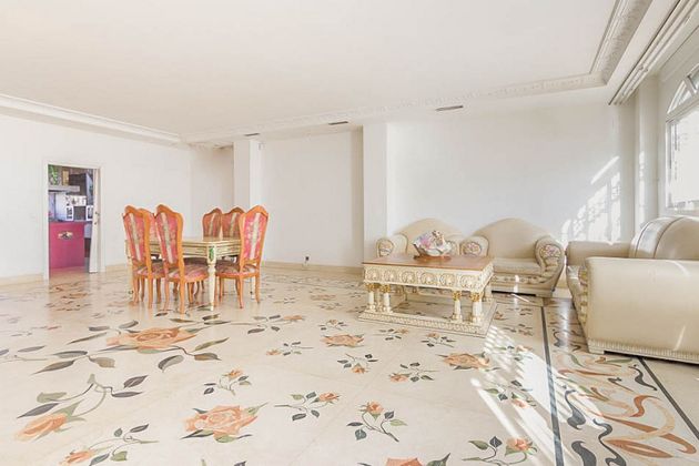 Foto 2 de Venta de casa en Natzaret de 4 habitaciones y 364 m²