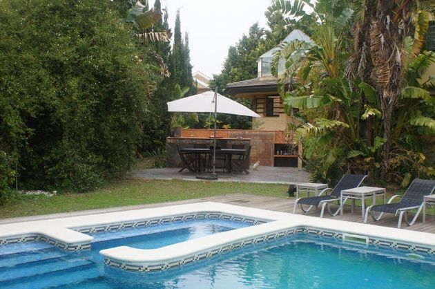 Foto 1 de Chalet en venta en Gelves de 8 habitaciones con terraza y piscina
