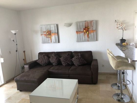 Foto 2 de Alquiler de piso en Lomas de Marbella Club - Puente Romano de 1 habitación con terraza y piscina