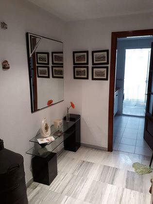 Foto 1 de Piso en alquiler en calle Julio Cienfuegos Linares de 2 habitaciones con terraza y garaje