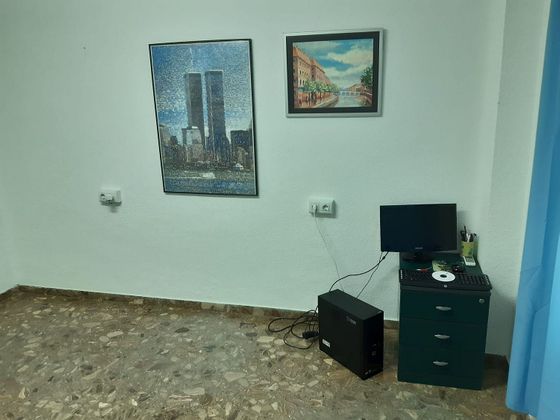 Foto 1 de Alquiler de oficina en Montolivet con aire acondicionado