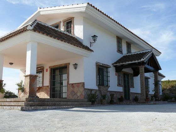 Foto 1 de Casa rural en venta en calle De Las Boletas de 4 habitaciones con terraza y jardín