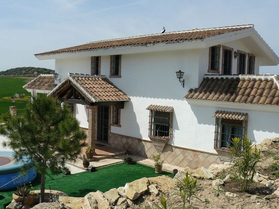 Foto 2 de Casa rural en venta en calle De Las Boletas de 4 habitaciones con terraza y jardín