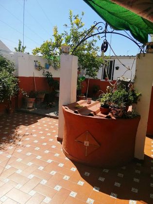 Foto 1 de Venta de chalet en Utrera de 3 habitaciones con terraza y jardín