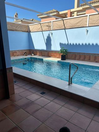 Foto 1 de Venta de casa en Utrera de 4 habitaciones con terraza y piscina